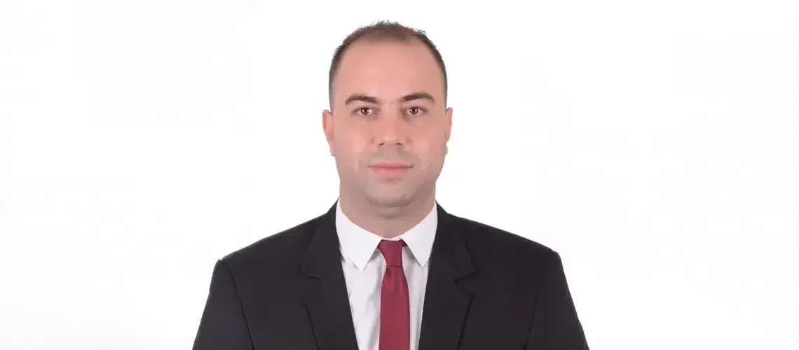 عادل العناز